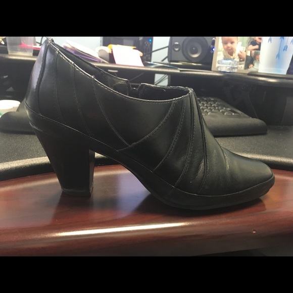 Clarks active air booties - Picture 2 of 6